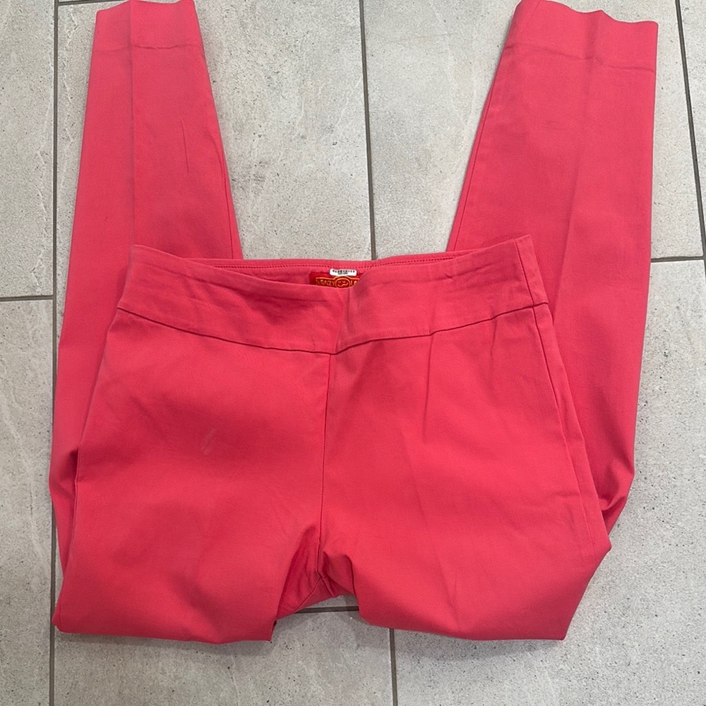 Women's Cropped Pants in Red